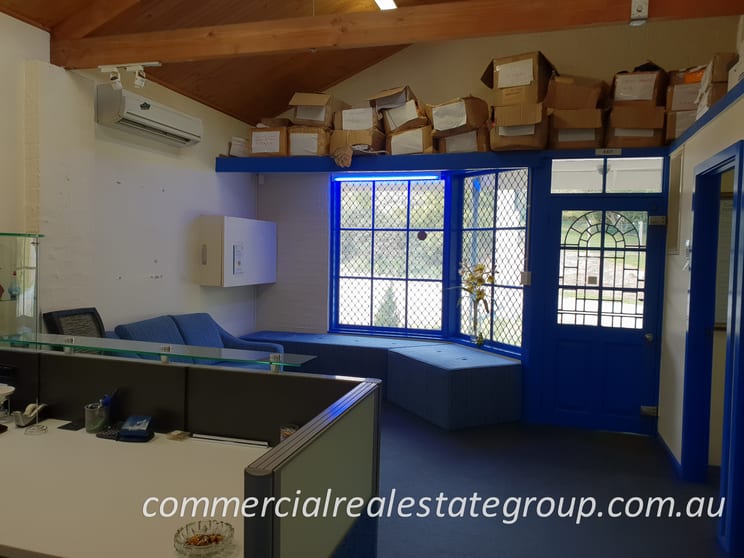 Click to view all images Olinda VIC 3788 - Image 3