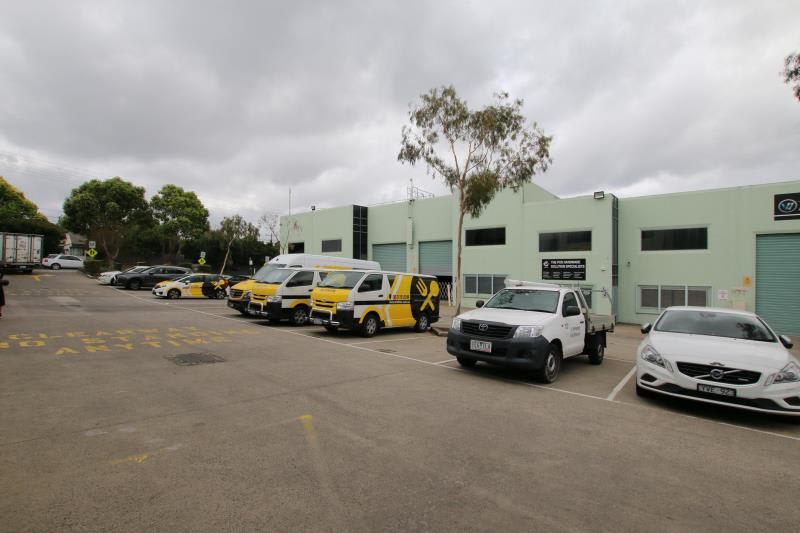 Click to view all images Unit 20/277 Middleborough Road Box Hill VIC 3128 - Image 3