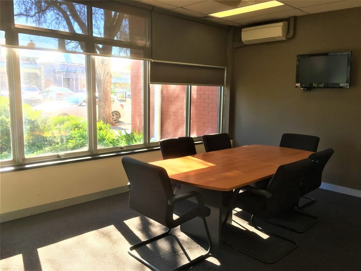 Click to view all images 18 Robertson Street Kensington VIC 3031 - Image 2