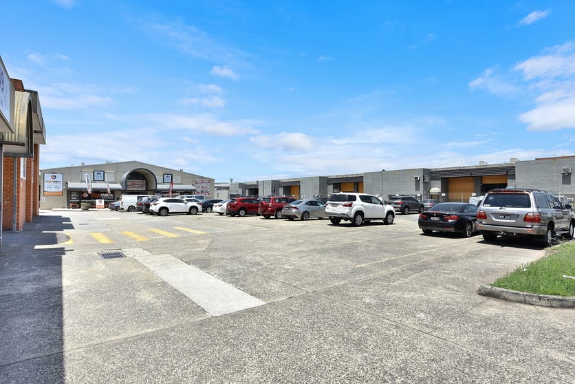 Click to view all images Unit 2/21-23 Governor Macquarie Dr Chipping Norton NSW 2170 - Image 2