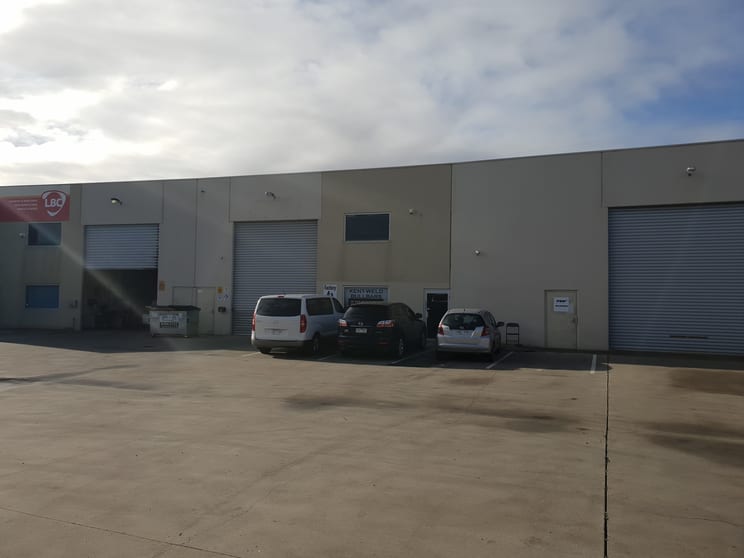 Click to view all images 4/51-53 Westwood Drive Ravenhall VIC 3023 - Image 2