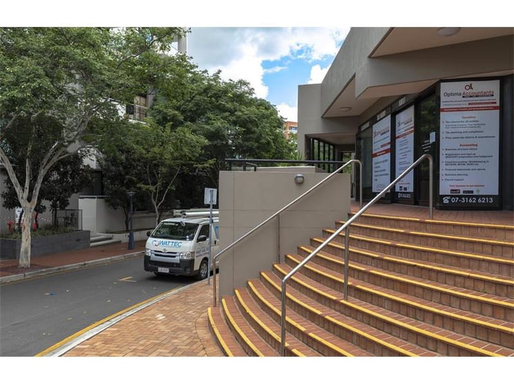 Click to view all images 1/470 Upper Edward Street Spring Hill QLD 4000 - Image 2