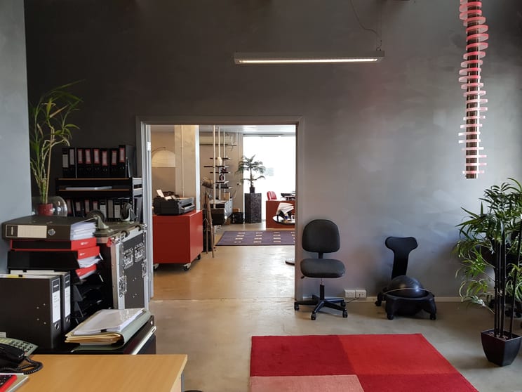 Click to view all images 38-42 Springthorpe Boulevard Macleod VIC 3085 - Image 2