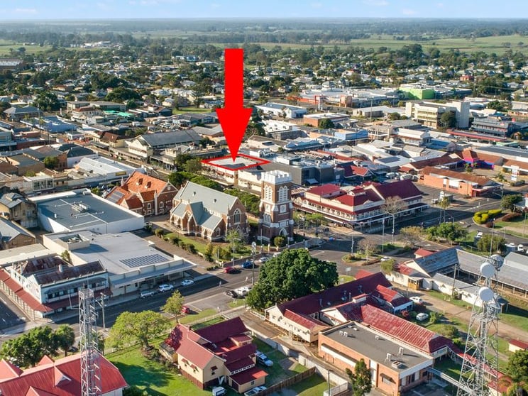Click to view all images 2/88 Ellena Street Maryborough QLD 4650 - Image 2
