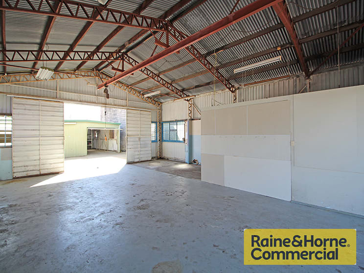 Click to view all images Clontarf QLD 4019 - Image 2