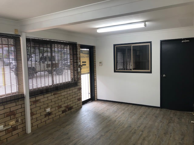 Click to view all images 2/11 Neumann Road Capalaba QLD 4157 - Image 2