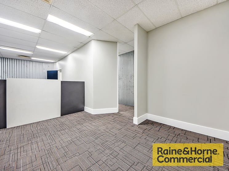 Click to view all images 32/88 L'Estrange Terrace Kelvin Grove QLD 4059 - Image 3