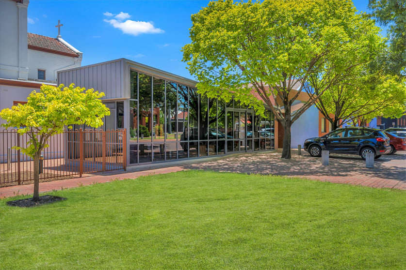 Click to view all images 4 High Street Kensington SA 5068 - Image 2