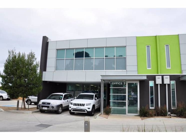 Click to view all images 4a/277 Heaths Road Werribee VIC 3030 - Image 2