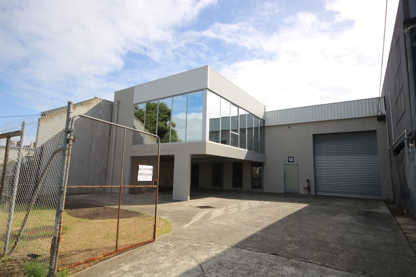 Click to view all images 15 Kareela Street Mordialloc VIC 3195 - Image 2