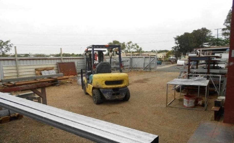 Click to view all images 27 Old Capricorn Highway Gracemere QLD 4702 - Image 3