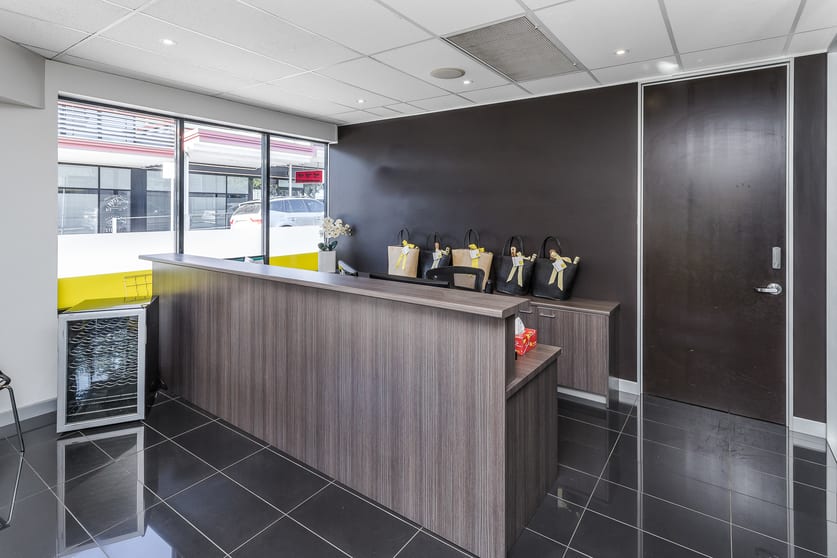 Click to view all images 411 Logan Road Stones Corner QLD 4120 - Image 3