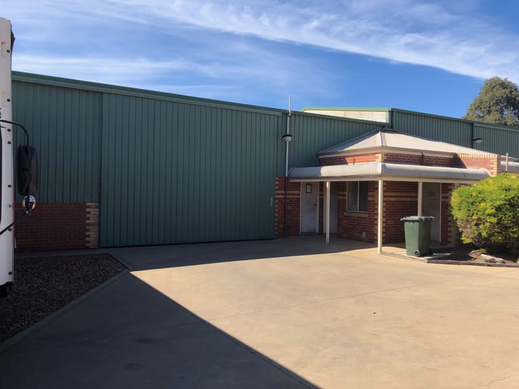 Click to view all images 2/59 Havilah Road Long Gully VIC 3550 - Image 1