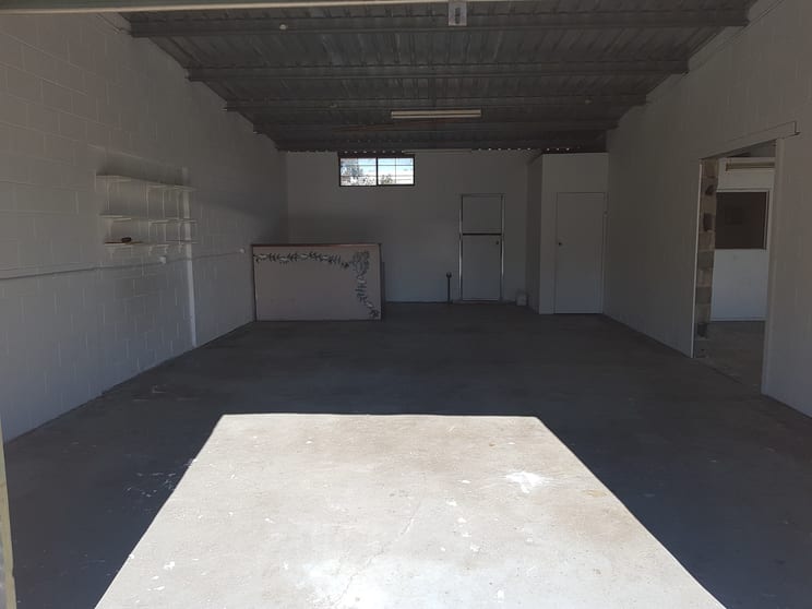Click to view all images 2/3 Tumbi Creek Road Berkeley Vale NSW 2261 - Image 2
