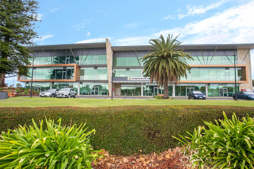 Click to view all images 2 Queensgate Drive Canning Vale WA 6155 - Image 1