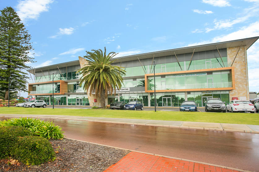 Click to view all images 2 Queensgate Drive Canning Vale WA 6155 - Image 2