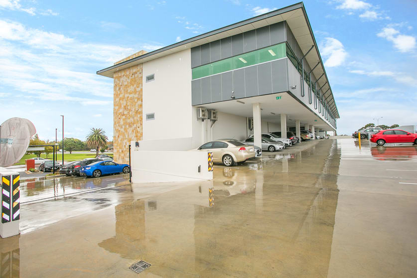 Click to view all images 2 Queensgate Drive Canning Vale WA 6155 - Image 3