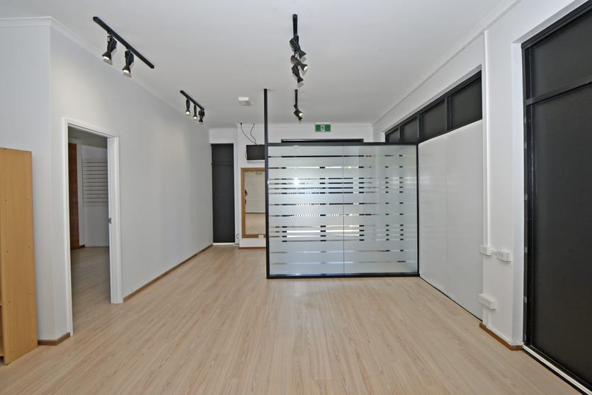 Click to view all images 2/6 Charlton Court Woolner NT 0820 - Image 3