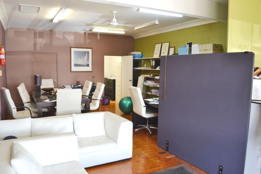 Click to view all images Unit 18/3460 Pacific Highway Springwood QLD 4127 - Image 2