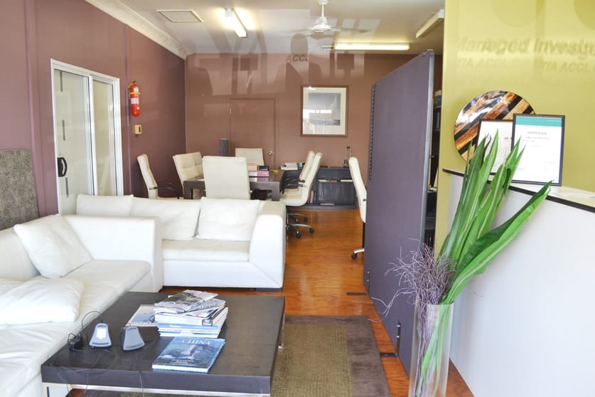 Click to view all images Unit 18/3460 Pacific Highway Springwood QLD 4127 - Image 3