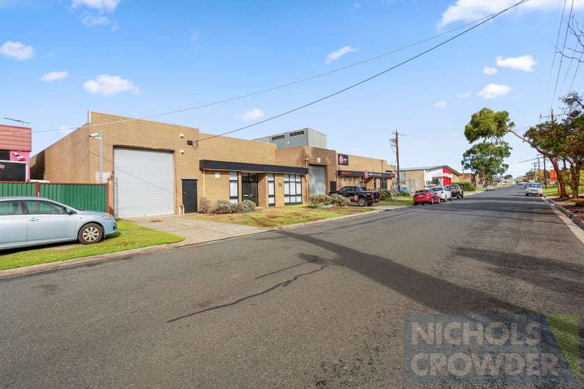 Click to view all images 14 Citrus Street Braeside VIC 3195 - Image 2