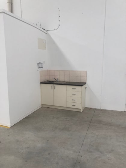 Click to view all images 23/180 Fairbairn road Sunshine VIC 3020 - Image 3