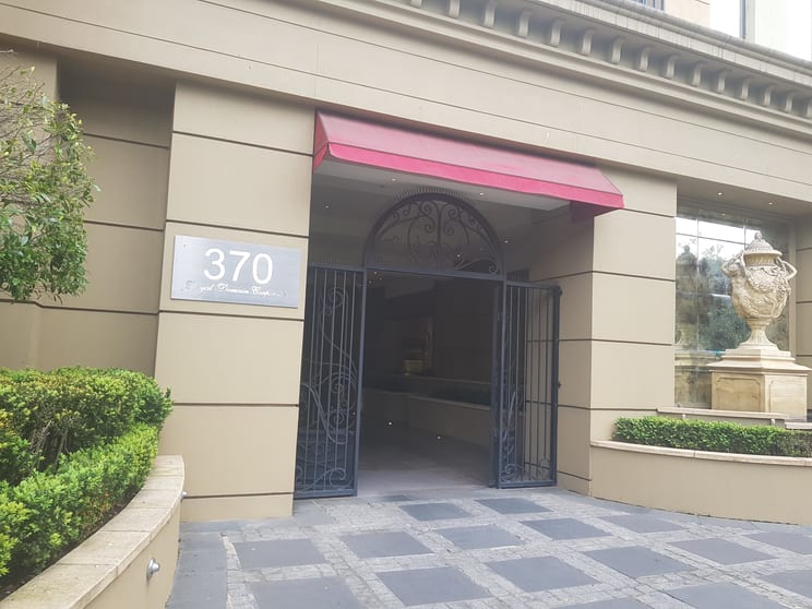 Click to view all images 307/370 St Kilda Road Melbourne VIC 3004 - Image 2
