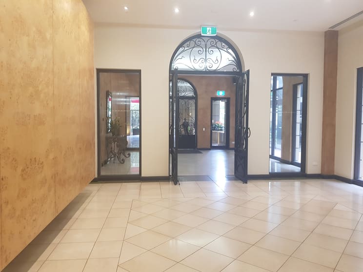 Click to view all images 307/370 St Kilda Road Melbourne VIC 3004 - Image 3