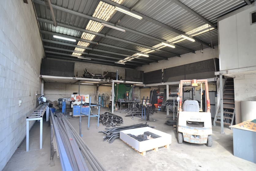 Click to view all images Unit 2/112 Compton Road Woodridge QLD 4114 - Image 2