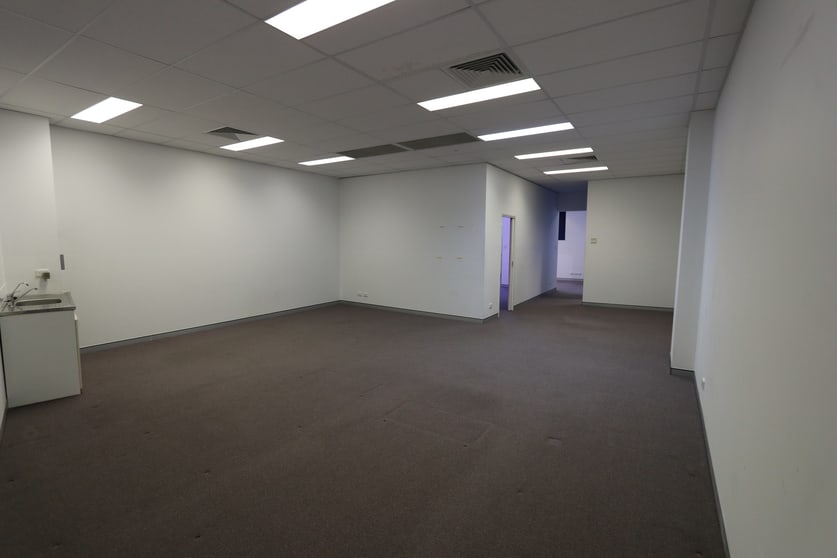 Click to view all images 6/93 West Burleigh Road Burleigh Heads QLD 4220 - Image 2