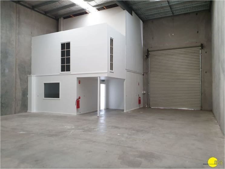 Click to view all images 3/60 Lillee Crescent Tullamarine VIC 3043 - Image 2