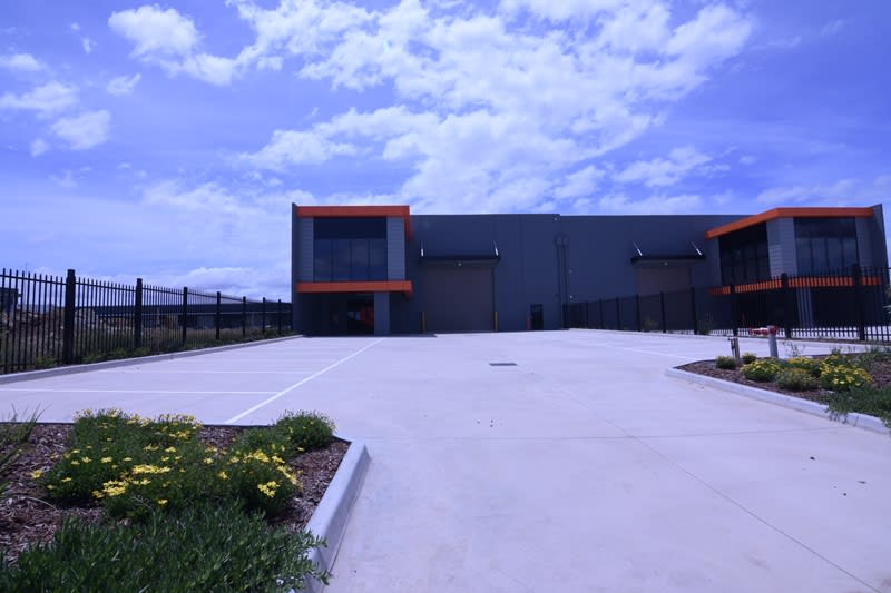 Click to view all images 2/53 Parweena Drive Truganina VIC 3029 - Image 1