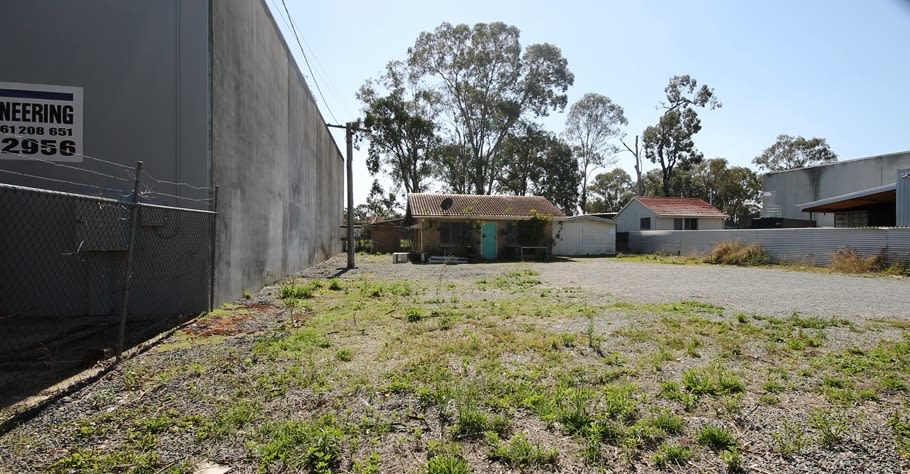 Click to view all images 149 Railway Parade Thorneside QLD 4158 - Image 2