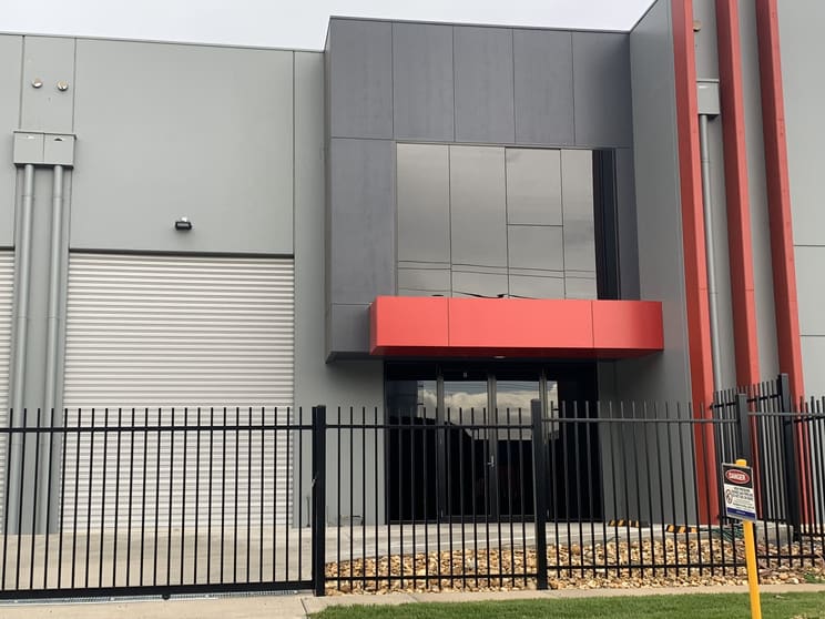 Click to view all images 8 Butler Road Altona North VIC 3025 - Image 2