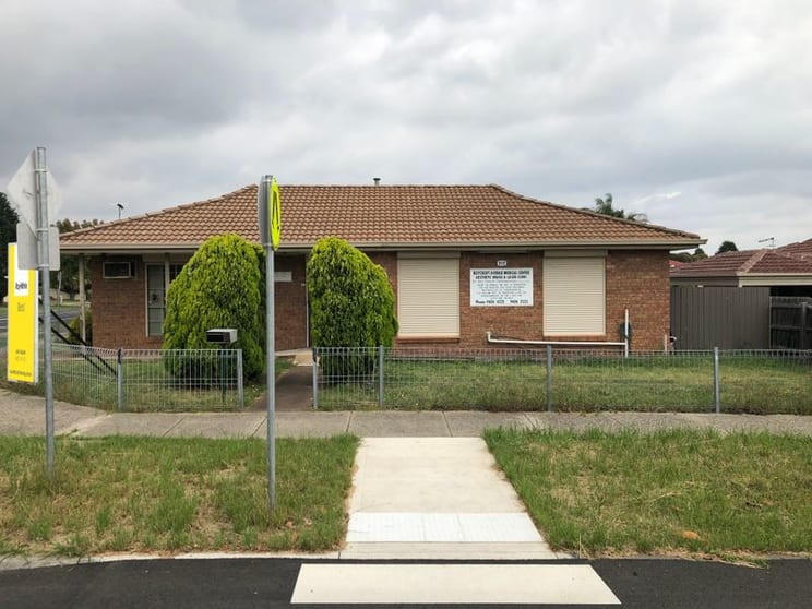 Click to view all images 212 Roycroft Avenue Mill Park VIC 3082 - Image 2