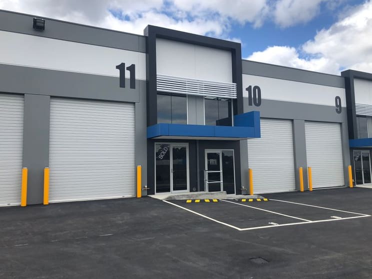 Click to view all images Unit 11/33 Danaher Drive South Morang VIC 3752 - Image 3