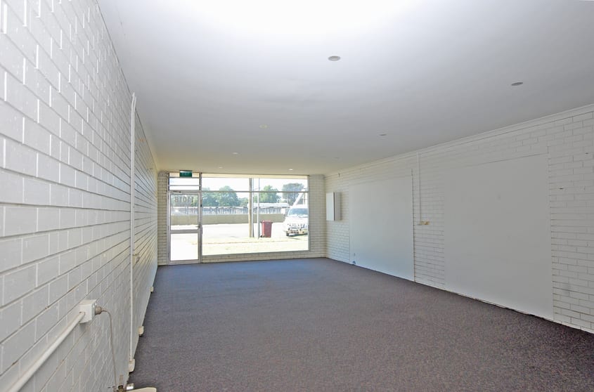 Click to view all images 1/1101B Latrobe Street Delacombe VIC 3356 - Image 2