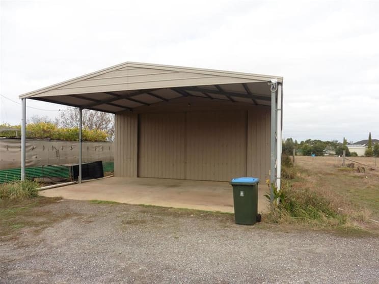 Click to view all images 80 Gard Road Mount Cottrell VIC 3024 - Image 2