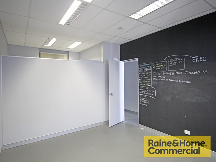 Click to view all images 12A/300 Cullen Avenue Eagle Farm QLD 4009 - Image 3