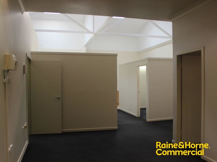 Click to view all images Suite 18 46-52 Baylis Street Wagga Wagga NSW 2650 - Image 3