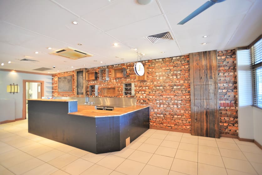 Click to view all images Shop 5/3360 Pacific Highway Springwood QLD 4127 - Image 1