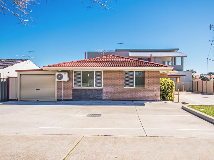 Click to view all images 34 Sutton Street Mandurah WA 6210 - Image 1