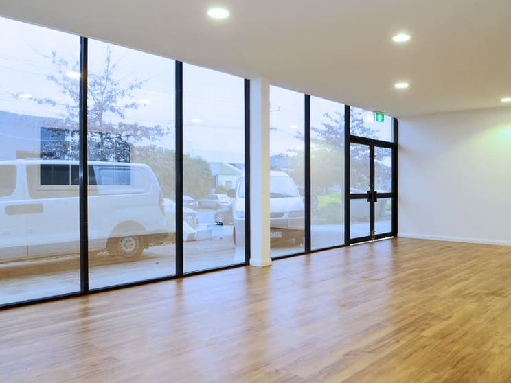 Click to view all images 15 Hercules Street Tullamarine VIC 3043 - Image 2