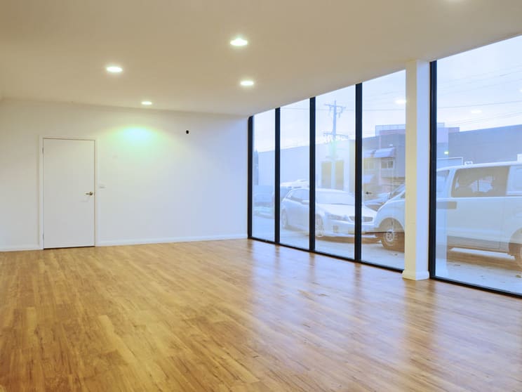 Click to view all images 15 Hercules Street Tullamarine VIC 3043 - Image 3