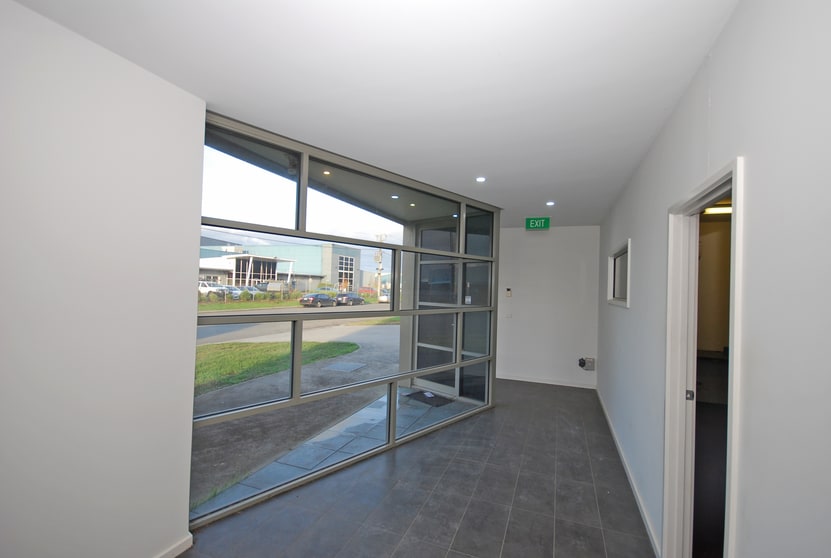 Click to view all images 1/31 Grandlee Drive Wendouree VIC 3355 - Image 3