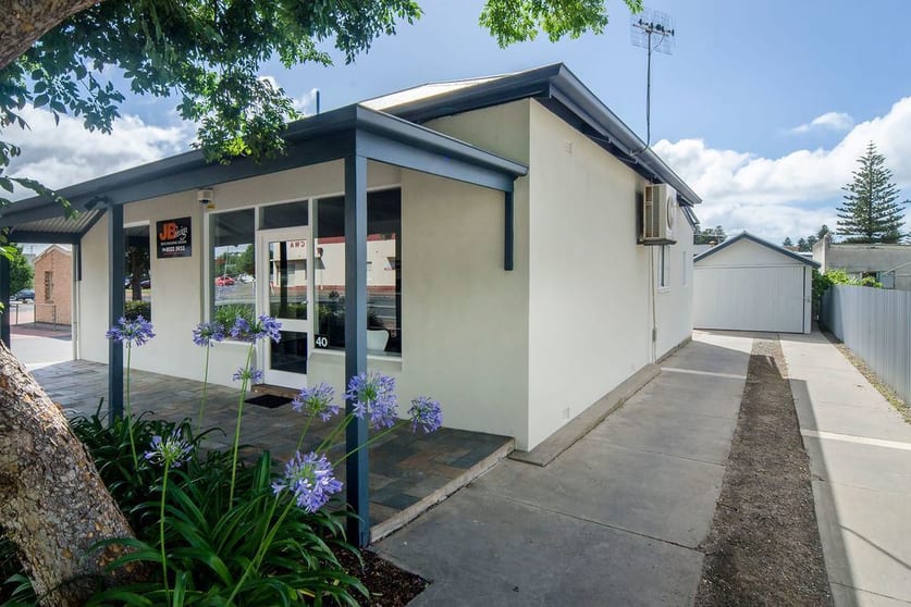 Click to view all images 40 Torrens Street Victor Harbor SA 5211 - Image 3