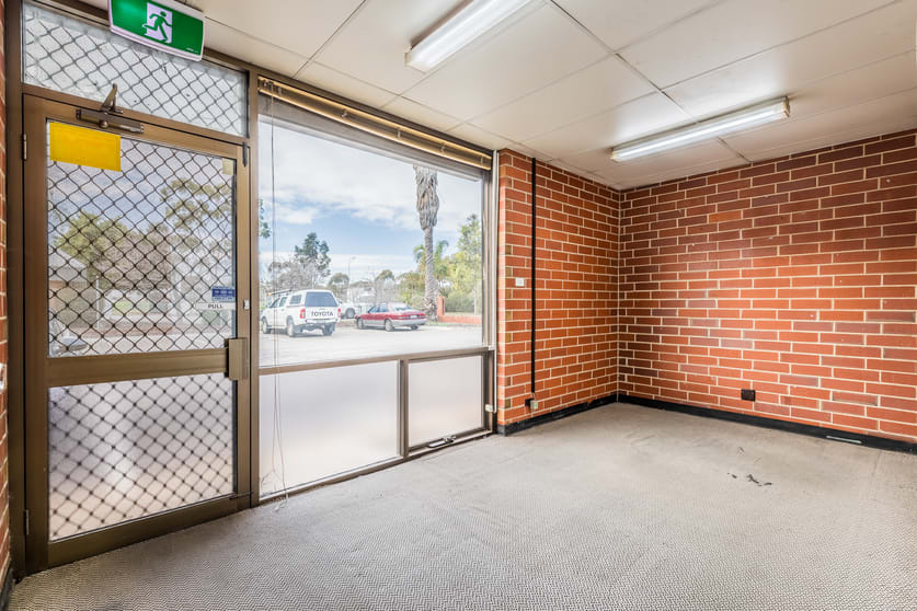Click to view all images 5/10 Stock Road Cavan SA 5094 - Image 3