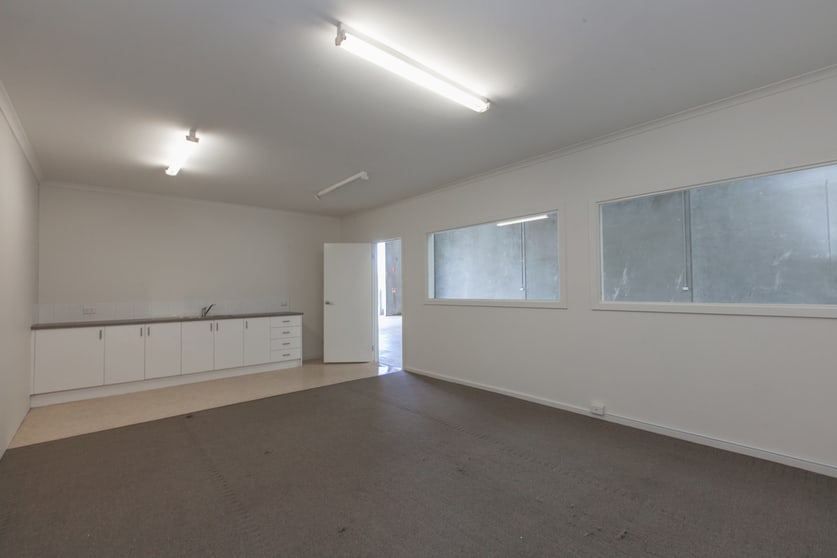 Click to view all images 4 Helm Court Epping VIC 3076 - Image 3