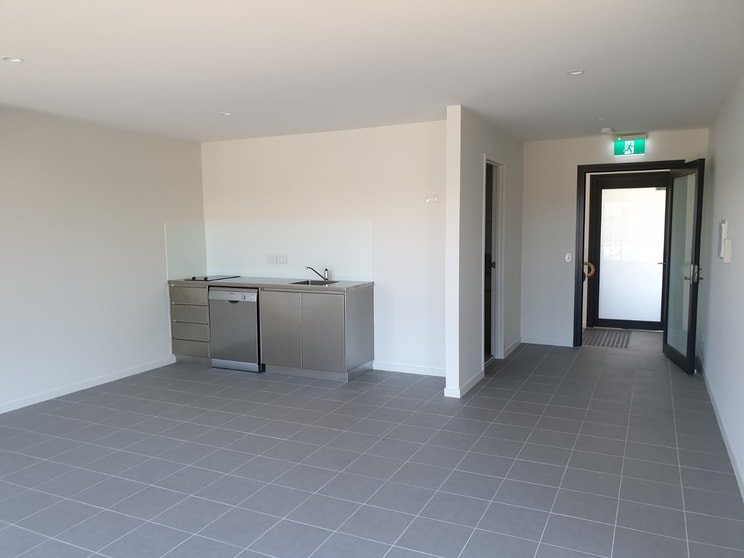 Click to view all images 4/53 Ludwick Street Cannon Hill QLD 4170 - Image 3