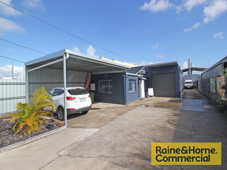 Click to view all images 29 Tubbs Street Clontarf QLD 4019 - Image 2